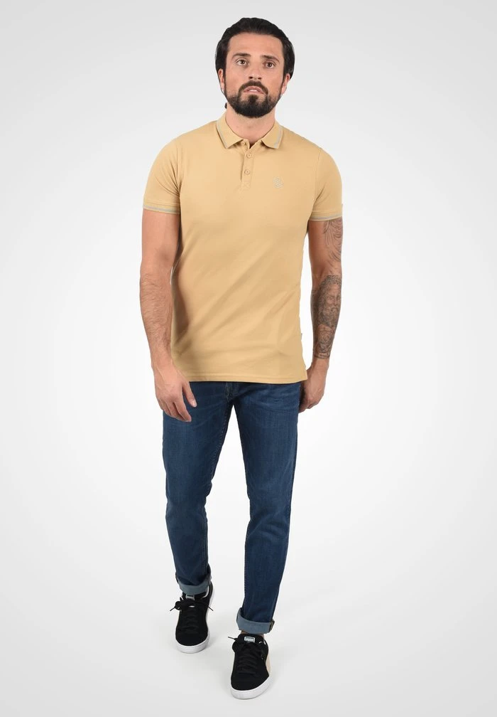 Sortie 🔥 Solid SDTEE - Polo - Curds & Wh ✨ 2 Sortie 🔥 Solid SDTEE - Polo - Curds & Wh ✨ – Image 2