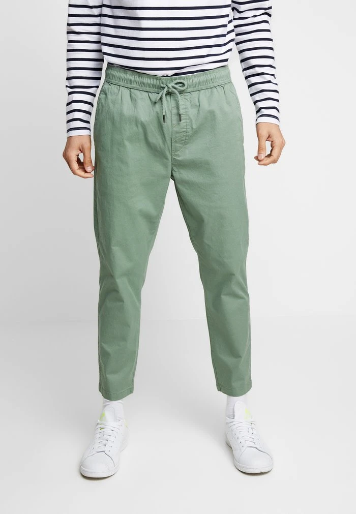 Le moins cher đ Solid TRUC CROPPED - Pantalon Classique - Hedge Gree â 1 Le moins cher đ Solid TRUC CROPPED - Pantalon Classique - Hedge Gree â