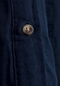 Acheter ⌛ Solid SDAUSTEN - Chemise - Insignia Blue ⭐ -Solid Soldes 4af521ab786c472e97a3a4289214b0da