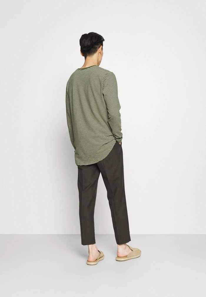 Meilleure vente 🤩 Solid SDVERNARD TEE LS 21106124 - T-shirt à Manches Longues - Black Forest 🎁 3 Meilleure vente 🤩 Solid SDVERNARD TEE LS 21106124 - T-shirt à Manches Longues - Black Forest 🎁 – Image 3