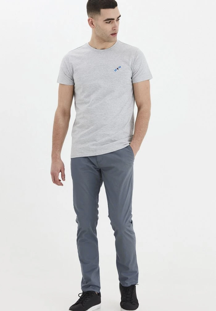 Vente flash 👏 Solid SDKILLIAN - Chino - China Blue ✔️ 2 Vente flash 👏 Solid SDKILLIAN - Chino - China Blue ✔️ – Image 2