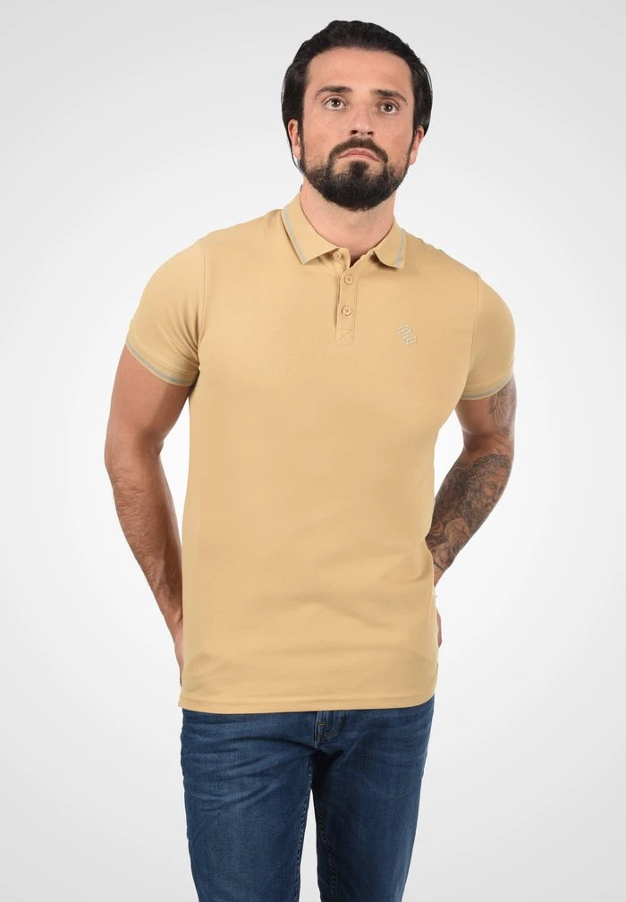 Sortie 🔥 Solid SDTEE - Polo - Curds & Wh ✨ 1 Sortie 🔥 Solid SDTEE - Polo - Curds & Wh ✨