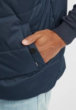 Le moins cher 😍 Solid SDATSU - Veste Sans Manches - Insignia Blue 👍 10 Le moins cher 😍 Solid SDATSU - Veste Sans Manches - Insignia Blue 👍 -Solid Soldes f2a7f05781d94a399e012d907a00eebf